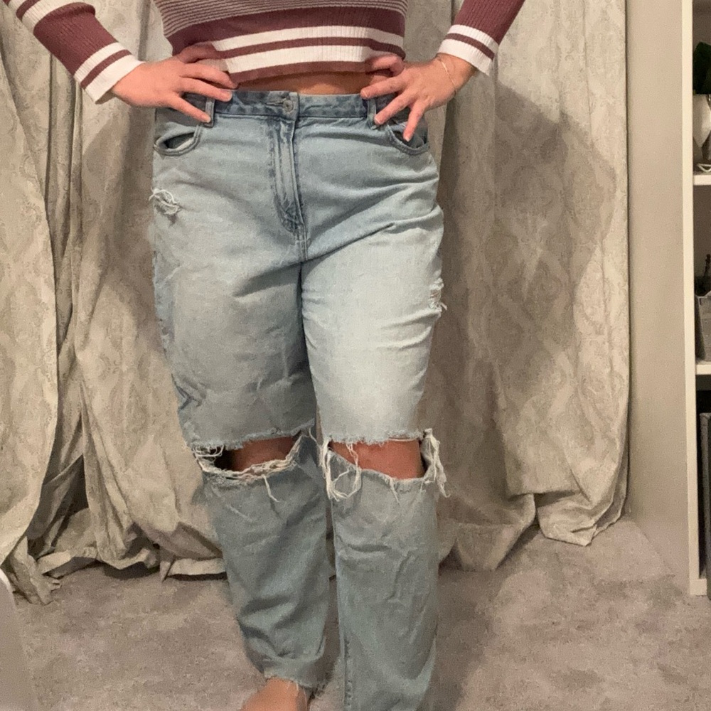 american eagle ripped jeans